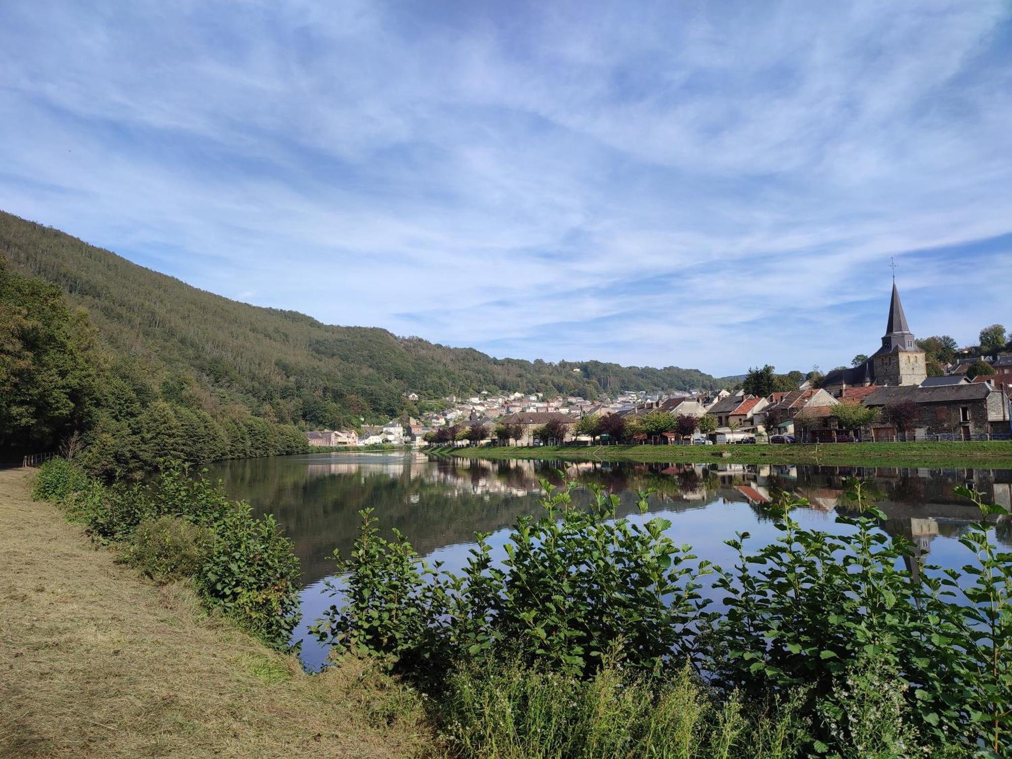Entre Meuse Et Foret Revin エクステリア 写真