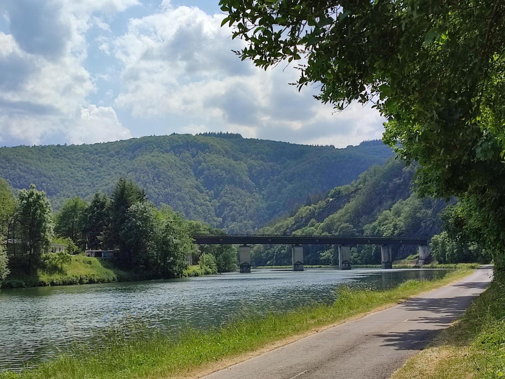 Entre Meuse Et Foret Revin エクステリア 写真